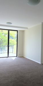 "Stylish Parkside Living: Modern 2-Bedroom Apartment in Westmead for Just $620/Week!" - Photo 4