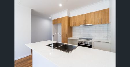 New near low maintenance living! 3 bedrooms (including 1 downstairs) - Photo 5
