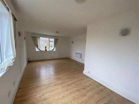 1 bedroom Flat To Let - Photo 3