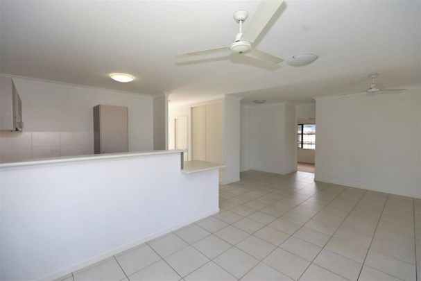 Beautiful Home for the Smaller Family - Large Patio - Side Access - Photo 1