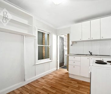 Charming One-Bedroom Semi with Rear Lane Access in the Heart of Lei... - Photo 3