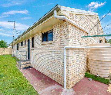 HOT NEW LISTING AND SO CLOSE TO BEACH ! - Photo 4