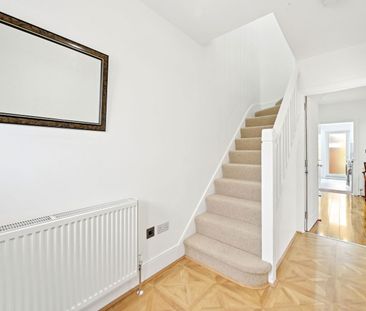 3 bedroom HOUSE - Court Way, London W3 0PZ - Photo 3