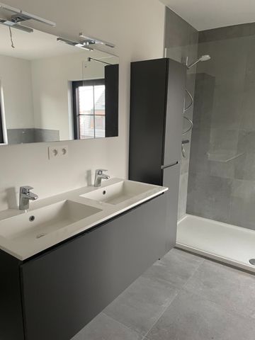 Drie slaapkamer EENGEZINSWONING met garage & tuin - Photo 5