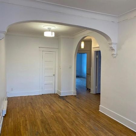 5 1/2 à louer métro Cadillac - Photo 3