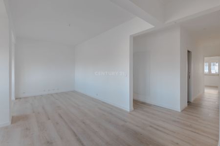 Apartamento T3 Remodelado com Vista Rio para Arrendamento em Oeiras - Photo 3