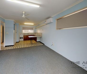 Well-Presented Unit Offering Comfort and Walkability - Photo 4