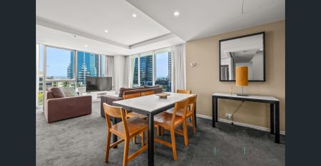 Elegant Furnished Apartment in the Heart of Surfers Paradise - Photo 2