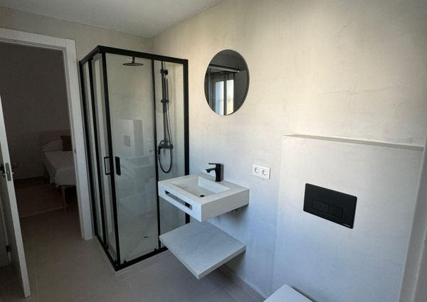 LARGE DETACHED VILLA WITH PRIVATE POOL AND GARDEN