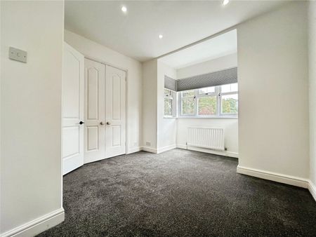 The Orchard, Virginia Water, Surrey, GU25 4DT - Photo 3