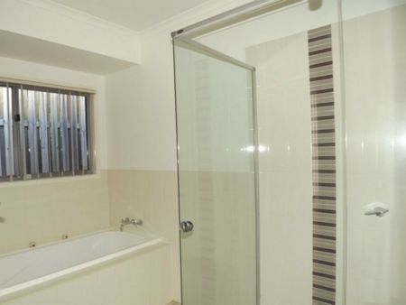 Gorgeous 4 bedroom property in Coomera Springs - Photo 3