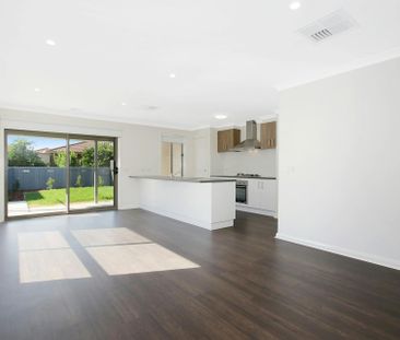 Townhouse close to centre of town! - Photo 2