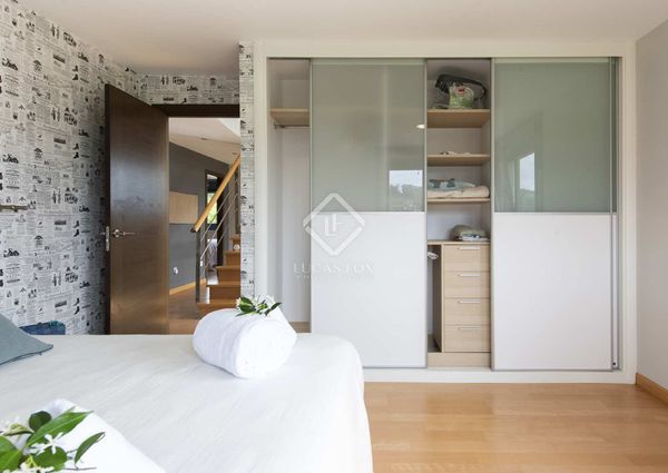 Excellent furnished villa with stunning views of the estuary for rental in O Hio- Aldan, Pontevedra