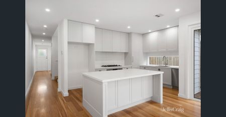 Family Luxury in a Prime Preston Location - Photo 5