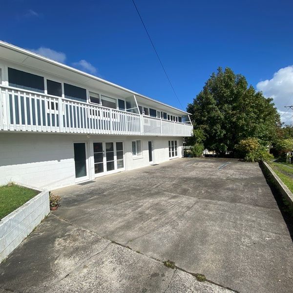 Te Atatu South - 3 Bedroom House - Photo 1