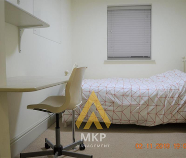 6 bedroom terraced house to rent - Photo 3