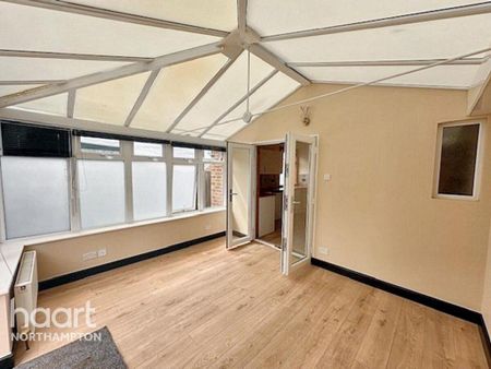 3 bedroom detached house to rent - Photo 3