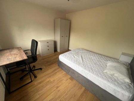 3 bedroom terraced house to rent - Photo 4