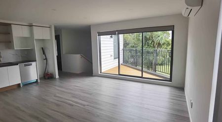 3 bedrooms with 2 bathrooms - Photo 3