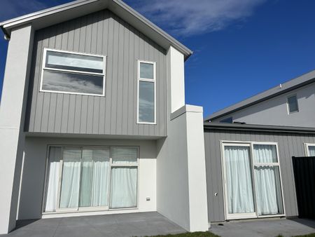 Spacious Townhouse in sought after Location in Papamoa - Papamoa - Photo 4