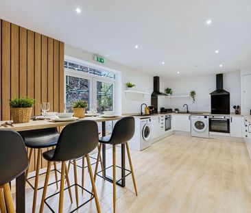 Newly Refurbished 7-Bed House Share In L13! Room 4 (Double) - Photo 1