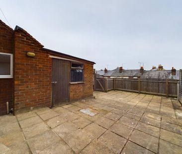2 bedroom terraced house to rent - Photo 3