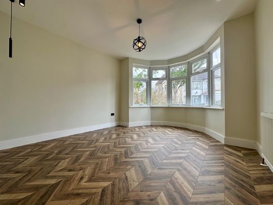 2 Bed Flat, Fairlands Avenue, CR7 - Photo 1