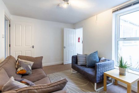 Room 1 - Photo 2