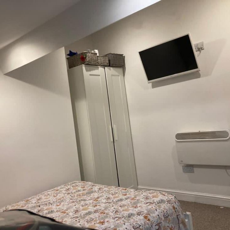 1 Bed Flat, Huskisson St, L8 - Photo 1