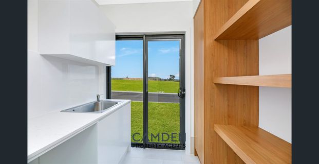 AVAILABLE FROM 15TH DECEMBER! Designer Living Comfort! - Photo 1