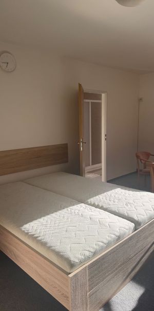 Pronájem bytu 1+1 • 35 m² bez realitkyU Továren, Praha - Hostivař - Photo 1
