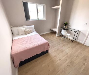 6 bedroom terraced house to rent - Photo 4