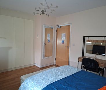 Room in a Shared House, Bankside Avenue, SE13 - Photo 4