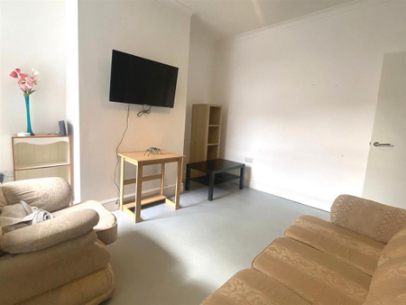 4 bedroom private hall to rent - Photo 2