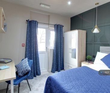 1 bedroom in a flat share to rent - Photo 4