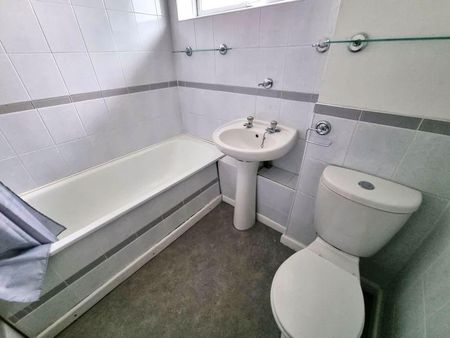 2 bedroom terraced house to rent - Photo 2