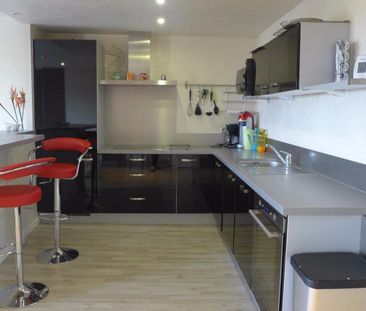HYERES CENTRE - T3 MEUBLE de 74.04 m² - Photo 6