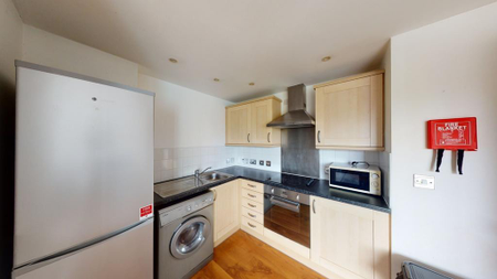 2 bedroom flat to rent - Photo 4