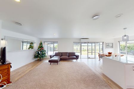 Cloverlea - 4 Bedrooms - Photo 5