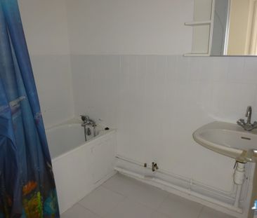 Location Appartement 1 pièce 41m² COURBEVOIE 92400 - Photo 4