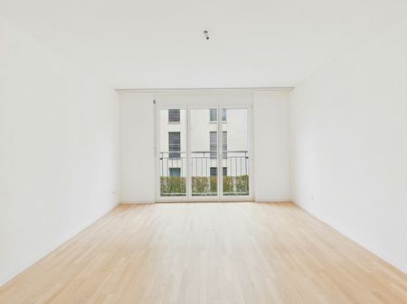 Moderne 5.5-Zimmerwohnung im Erdgeschoss mit Cheminée und grossem Sitzplatz - Foto 3
