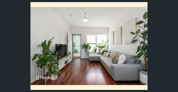 Stunning and Cosy Apartment in the Heart of Glenside - Photo 1