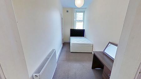 3 bedroom apartment to rent - Photo 4