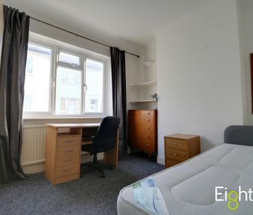 4 bedroom terraced house to rent - Photo 6