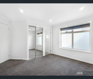 QUALITY 3-BEDROOM DOUBLE-STOREY TOWNHOUSE IN LAVERTON - Photo 2