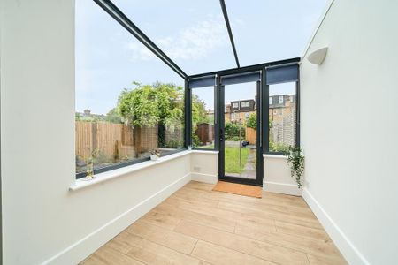 3 bedroom end of terrace house to rent - Photo 5