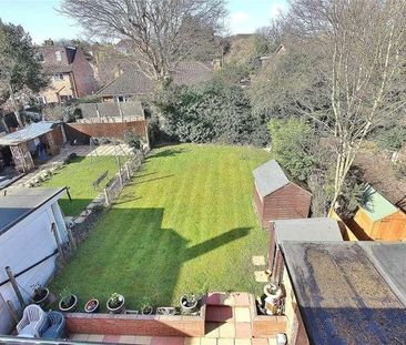 Knaphill, Woking, GU21 - Photo 4