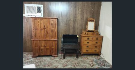 Massive Backyard & Huge 3-4 Bedroom Home - Photo 4