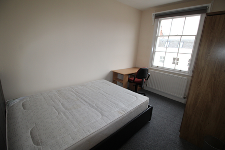 7 Bed Student Accommodation - Photo 3