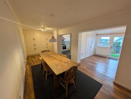 3 bedroom semi-detached house to rent - Photo 3